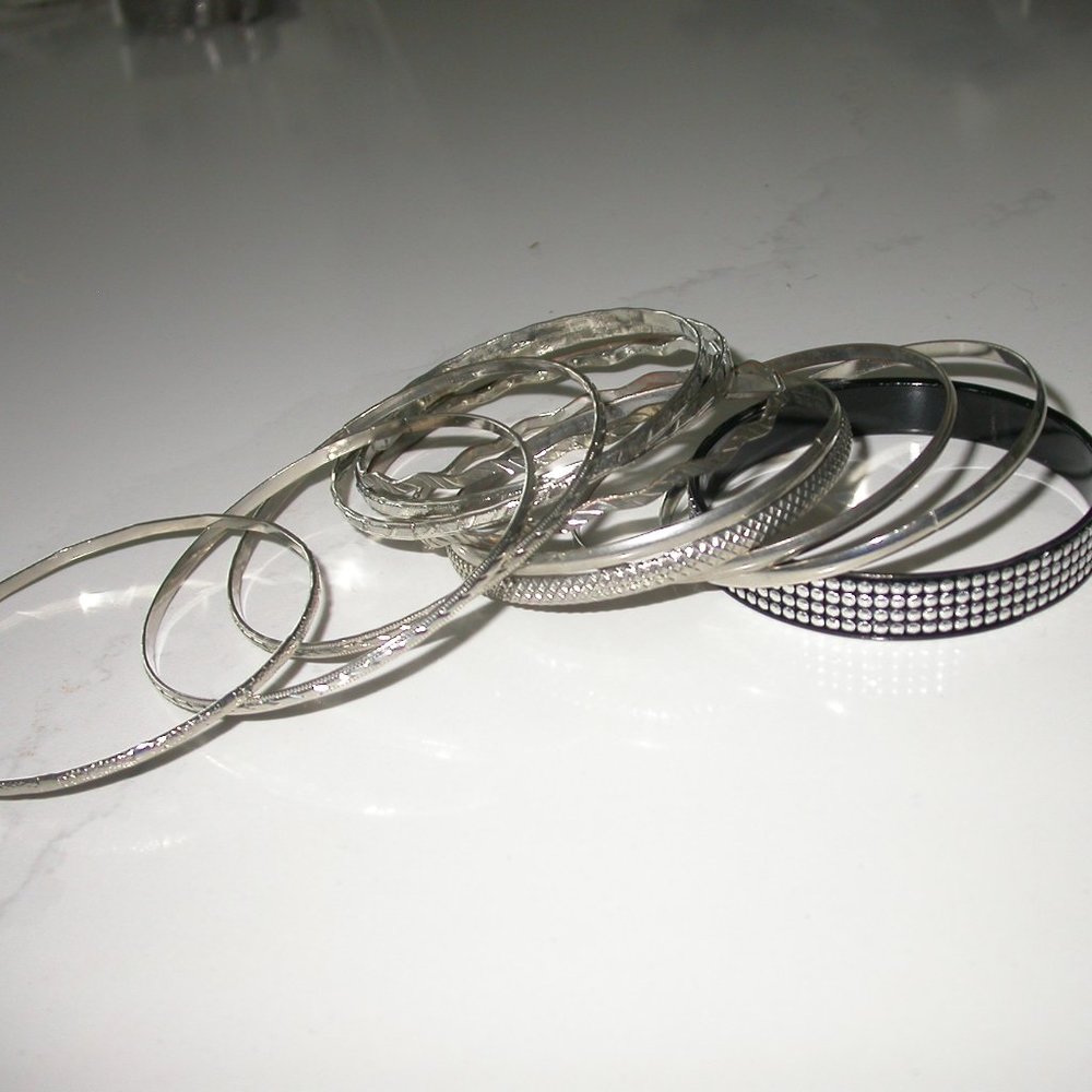 Bangle Set Bracelet - Picture 2 of 3